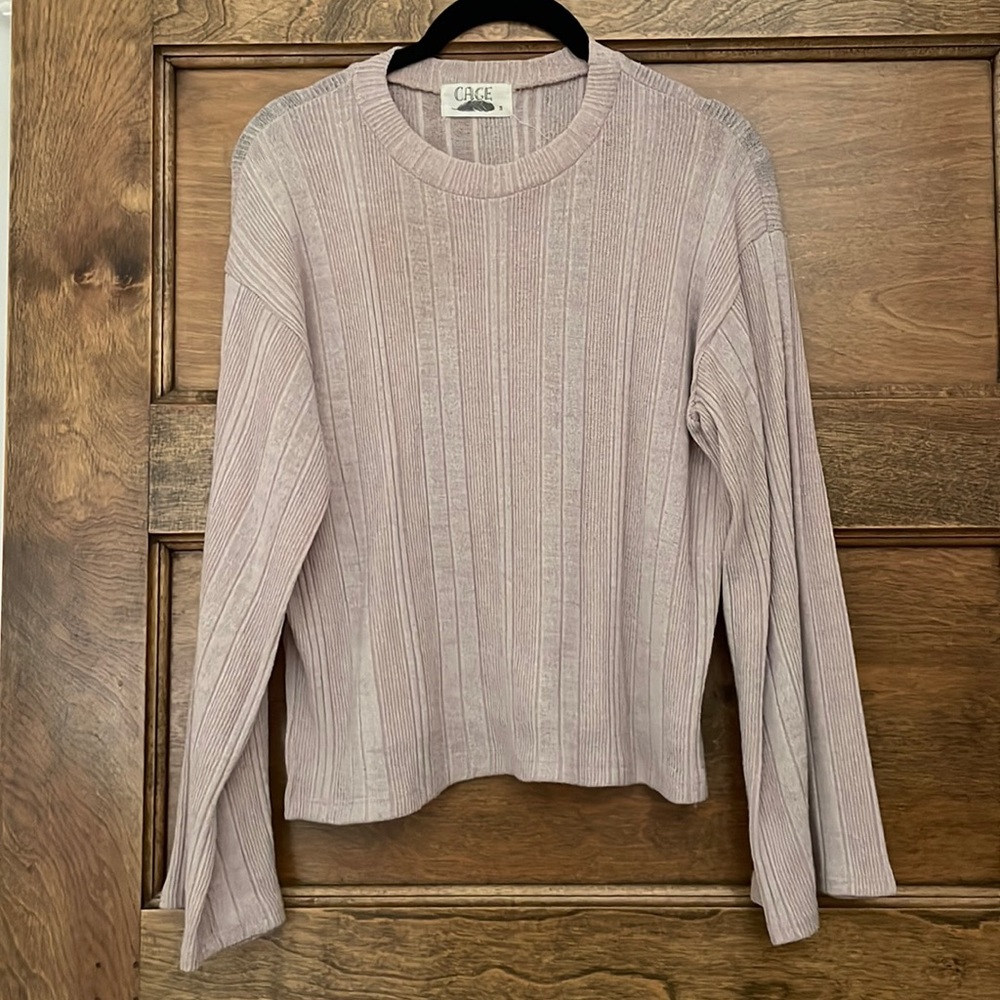 Lightweight sweater with flare sleeve